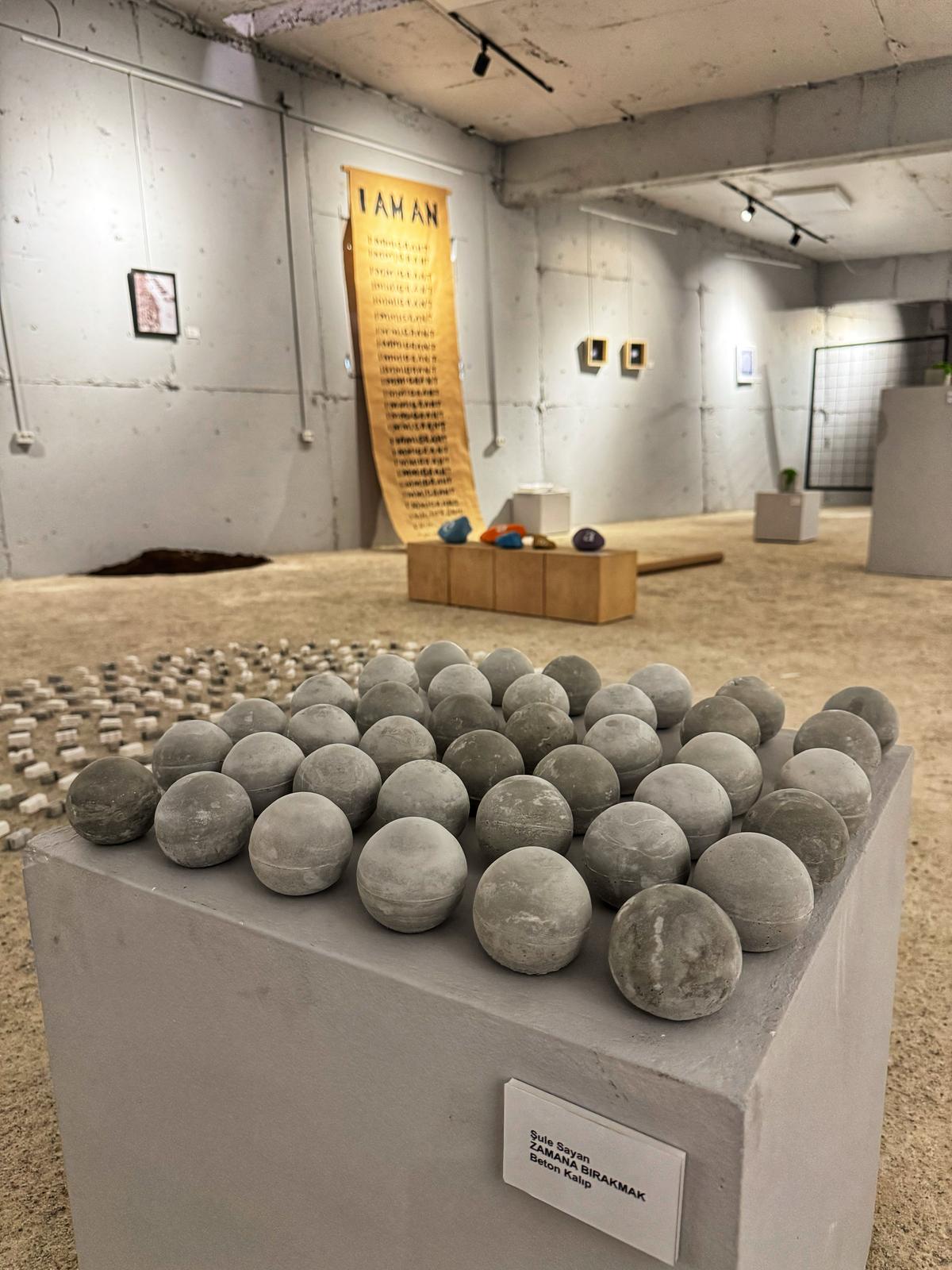 Dr. Öğr. Üyesi Şule Sayan’ın “Geldiği Yeri Göçtüğü Yerde Yaşatma Kaygısı” isimli kişisel sergisi açıldı.